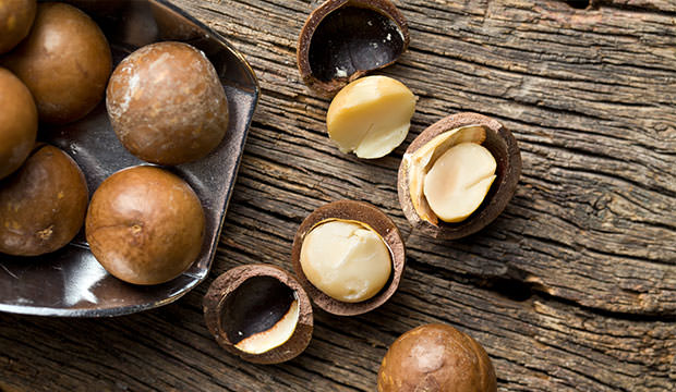 bigstock-macadamia-nuts-on-scoop-on-woo-55480904