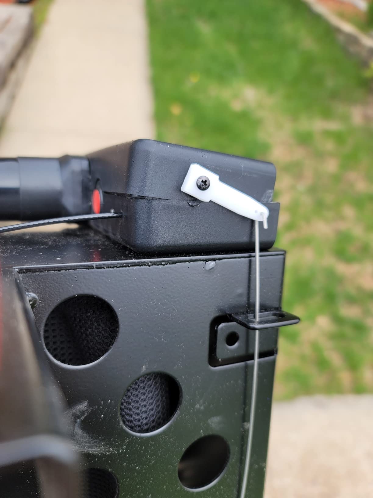 DT Systems BL Series Remote Bird Launcher, Quiet-Release 700-Yard Range Hunting Dog Retrieval Training Tool with Easy-Load Trap Door & Beeper/Locator, Fits Pigeon/Quail Sized Birds customer photo 3