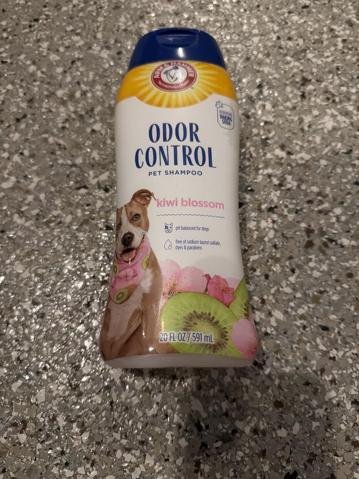 Arm & Hammer Deodorizing Dog Shampoo with Baking Soda for Odor Control, Tearless Moisturizing Formula for Sensitive Skin, Fresh Kiwi Blossom Scent, Safe for Dogs and Puppies, 20 Fl Oz customer photo 1