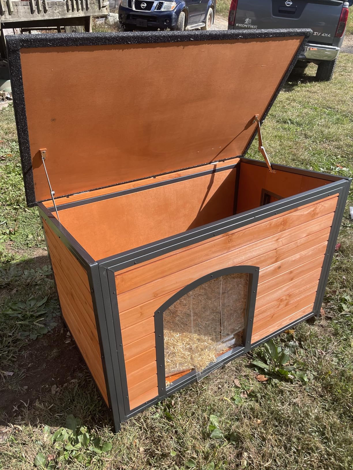 FunXplore Dog House Outdoor Insulated 43.3