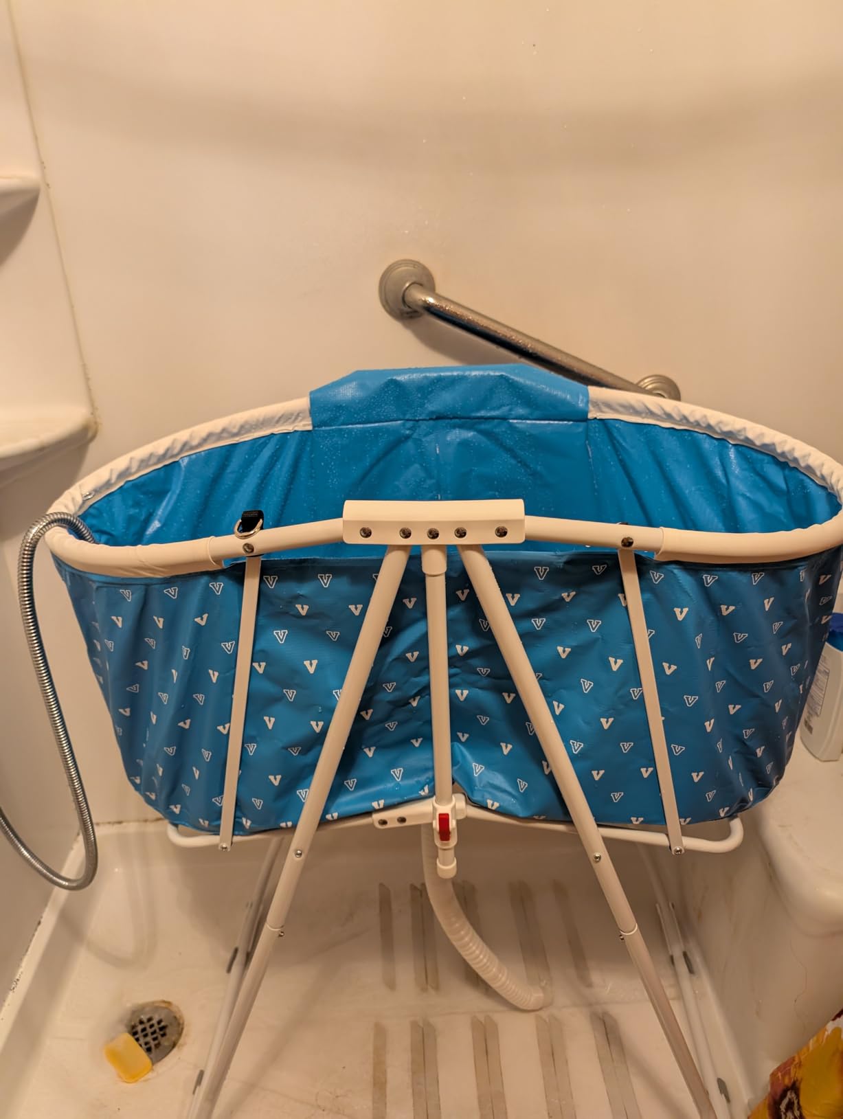 VEVOR Portable Dog Bathtub Foldable Pet Shower Station with Drain, Grey customer photo 1