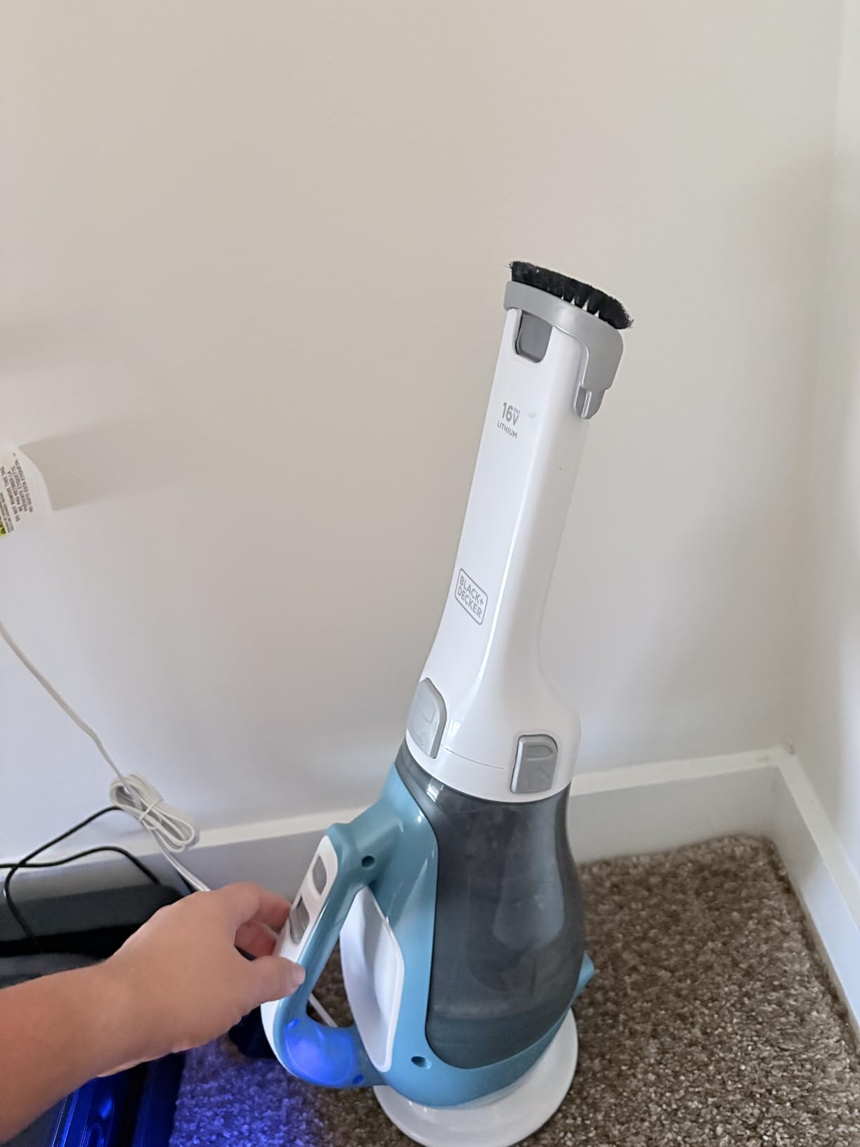 Black+Decker, Dustbuster AdvancedClean Handheld Vacuum Cordless, Compact Home and Car Vacuum with Crevice Tool, Rotating Nozzle and Charging Station customer photo 2