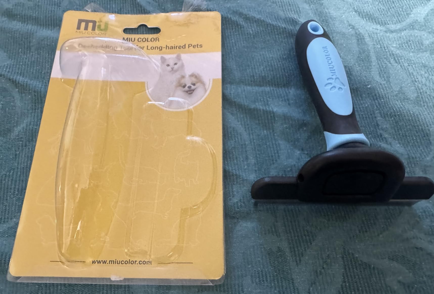 MIU COLOR Pet Grooming Brush, Deshedding Tool for Dogs & Cats, Effectively Reduces Shedding by up to 95% for Short Medium and Long Pet Hair customer photo 1