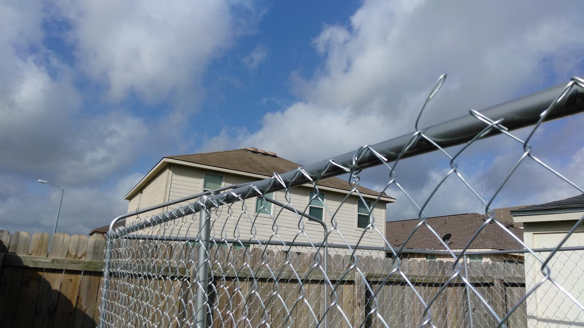 Lucky Dog Heavy Duty Outdoor Galvanized Chain Link Dog Kennel Enclosure with Latching Door, 1.5 Inch Raised Legs, and Adjustable Configuration, Silver customer photo 2