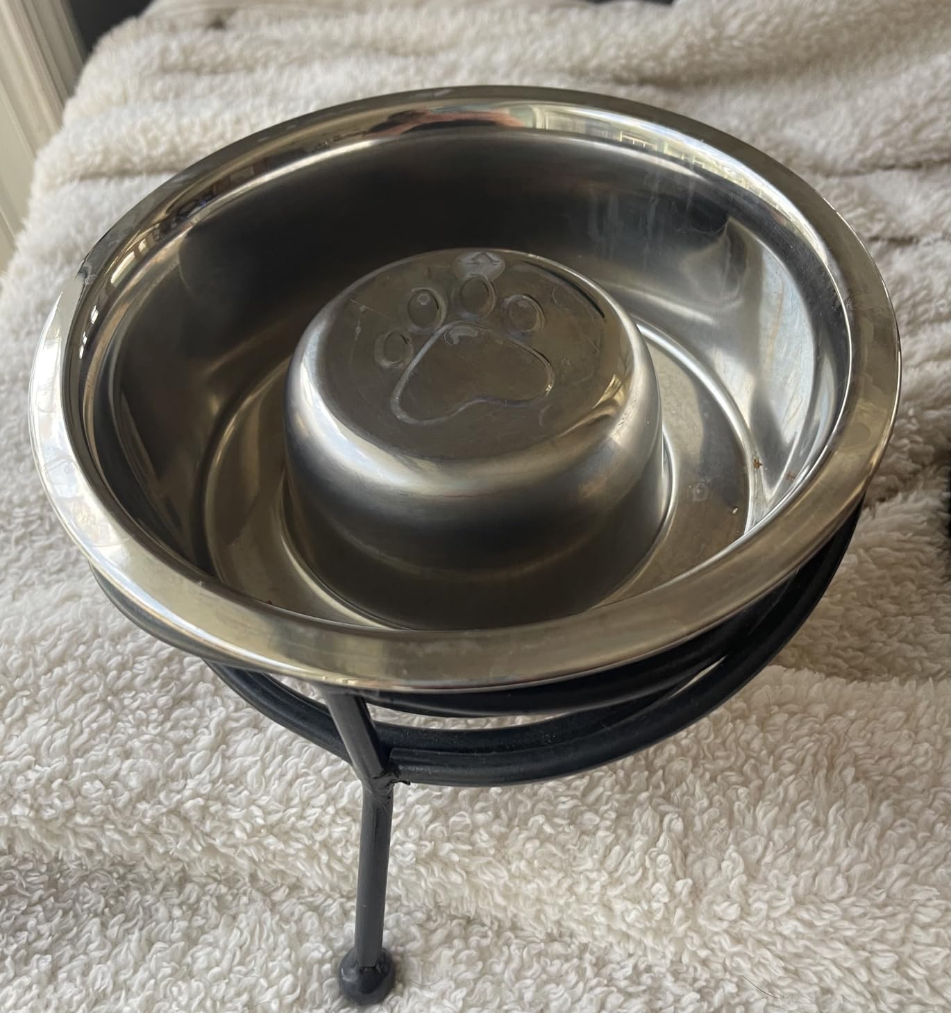 Neater Pet Brands Stainless Steel Slow Feed Dog Bowl for Fast Eating Large Breed, Metal Slow Feeder Dog Bowl Fits in Large Neater Feeders, for Puppy or Dogs (>40 lbs), 3 Cup Food Capacity customer photo 2″ class=”wp-image-customer”/></figure>


<h3><span class=