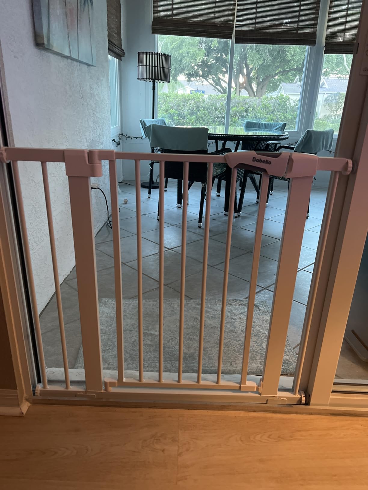 BABELIO Safety Gate Door Fits for Stairs, Narrow and Wide Doorways with Auto Close, Easy Install, No Drilling, Pressure Mounted for Baby, Child, Pets, Dog/Puppy, 26''-40'', White customer photo 1