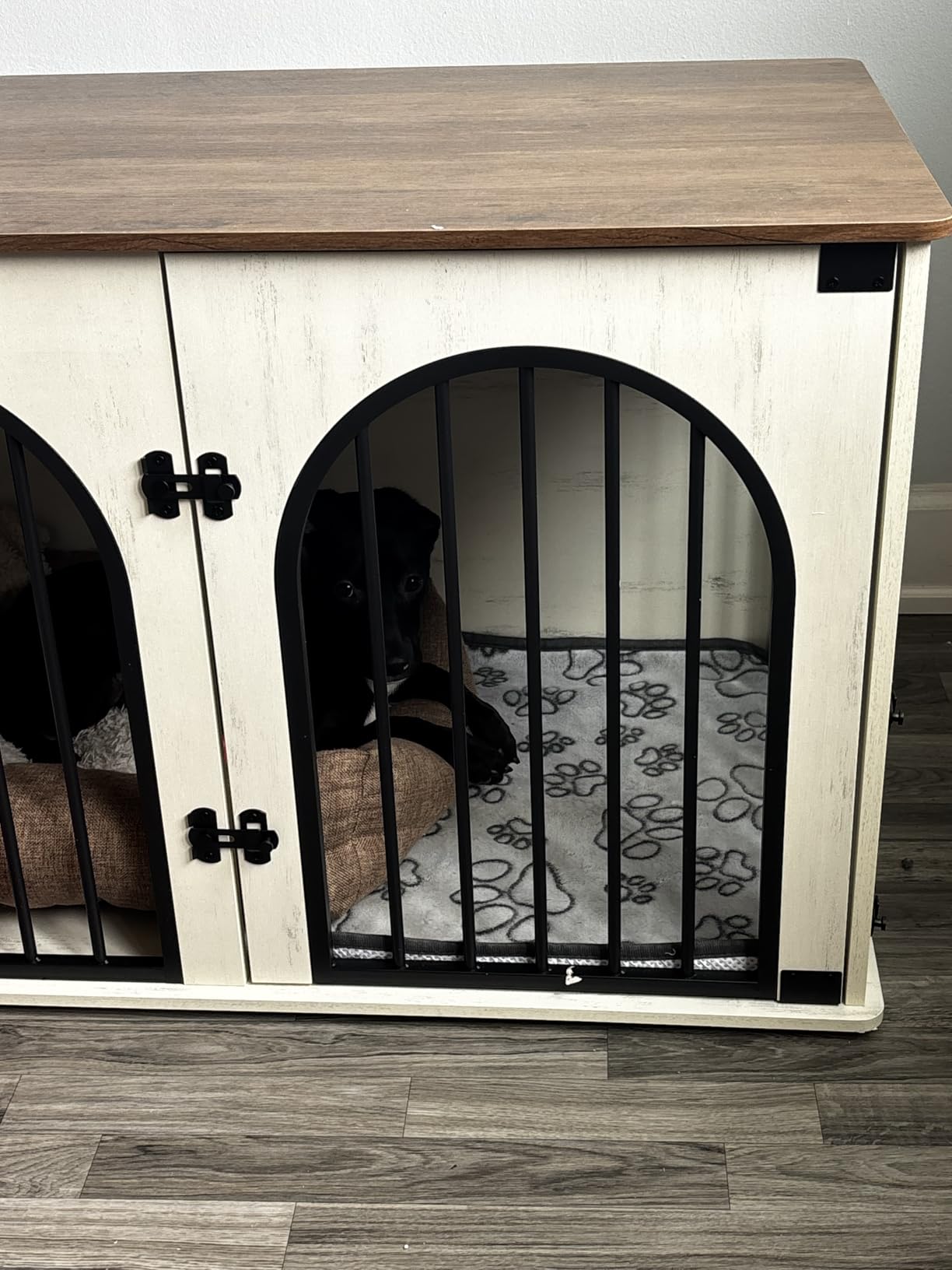 Hzuaneri 31.5'' Wooden Dog Crate Furniture, Indoor Dog Kennel Dogs Cage for Small/Medium Dogs, Heavy Duty Dog Crates Decorative Pet House End Side Table TV Stand, White Brown customer photo 2