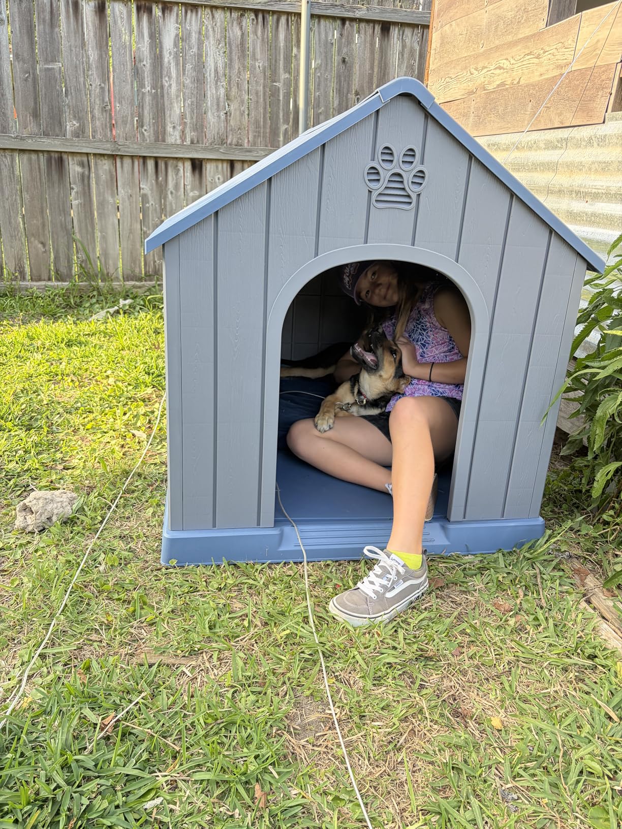 DRATO Large Dog House Indoor Outdoor Waterproof, Puppy Shelter with Air Vents and Elevated Floor, Sturdy Dog Kennel for Small to Large Sized Dogs, Easy to Assemble (Blue, 38.62x36.26x38.07 Inches) customer photo 1