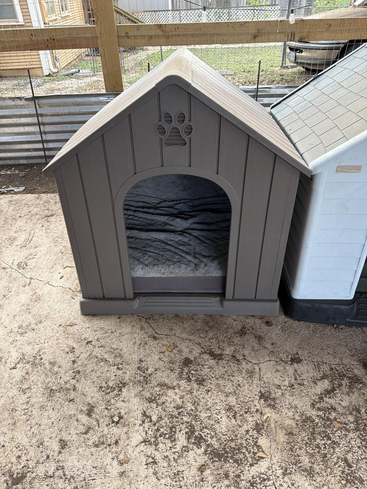 Fancyango Large Dog House Outdoor Indoor for Medium Large Dogs, Sturdy Plastic Waterproof Doghouse with Air Vents and Elevated Floor, Easy Clean and Assemble (Blue, 36.2''L x 38''W x 38''H) customer photo 2