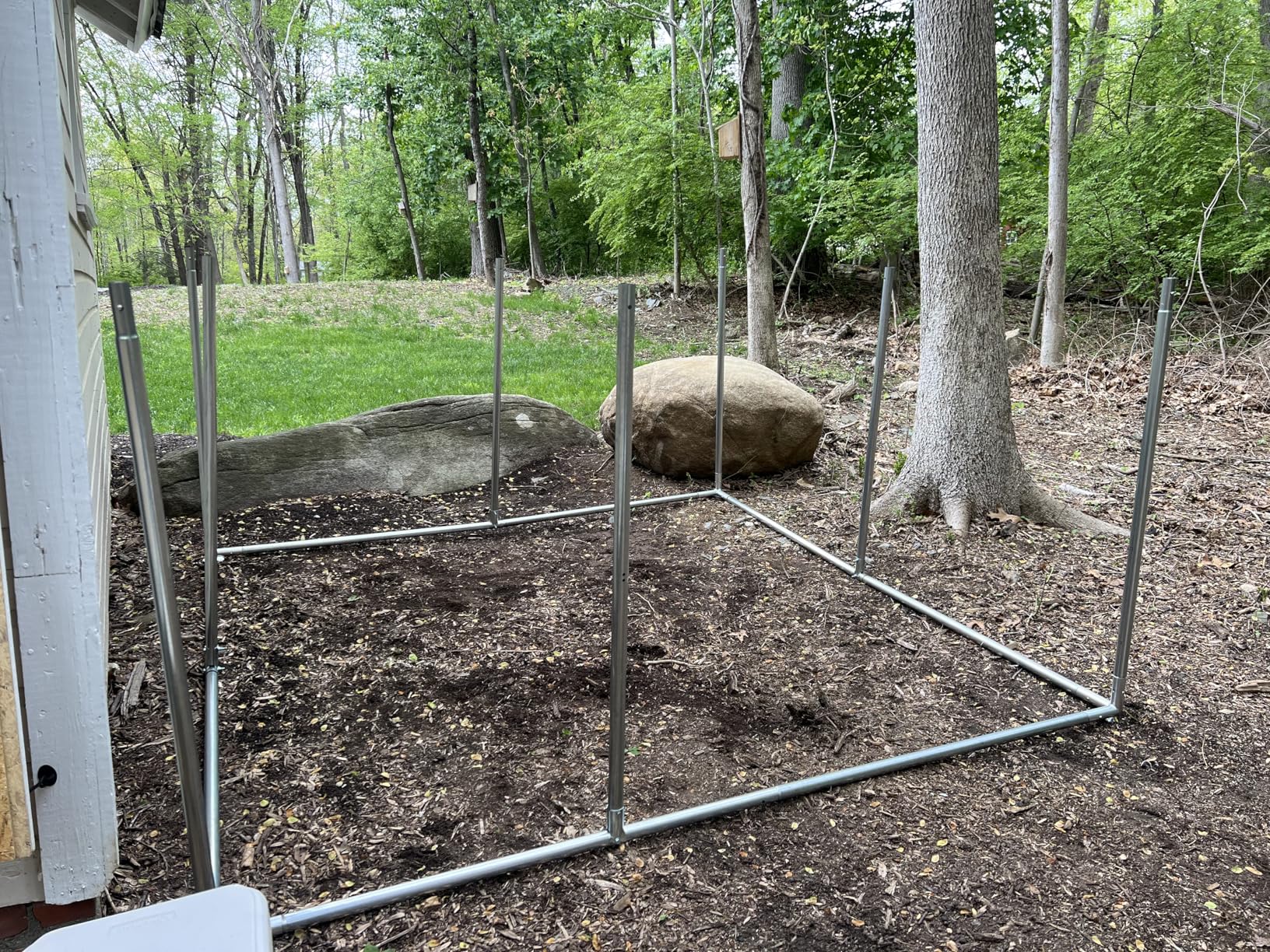YITAHOME 10'x10' Outdoor Dog Enclosure with Metal Dog Gate, Dog Kennel Outside with Roof, Dog Fence Outdoor for Yard customer photo 2
