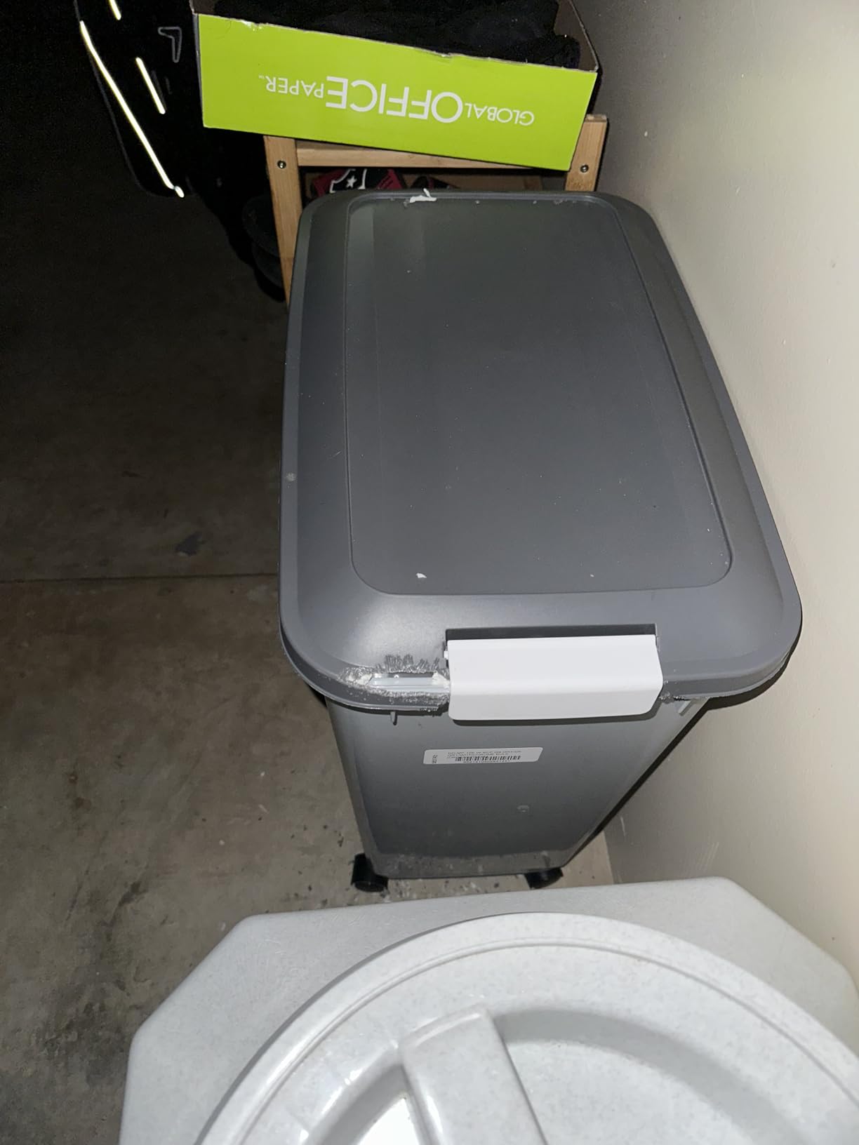 Vittles Vault Traditional Pet Food Storage Container For Dog Kibbles/Bird Seed/Oatmeal/Rice/Flour/Cereal, BPA Free Plastic, Sealed Airtight For Cat Food, Up To 40 lb, Made in USA, With Scoop, Gray customer photo 2