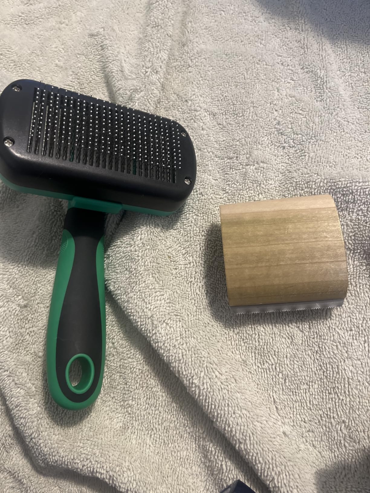 SleekEZ Cat Brush for Shedding & Cat Brushes for Indoor Cats | Pet Brush for Cats | Grooming Tool | Works for Short & Long Haired Pets | Great for All Fur Types | Made in USA | 1 pack | 2.5 inch customer photo 2