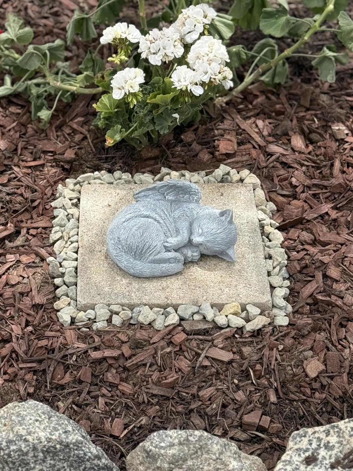 Cat Memorial Stone - Peaceful Sleeping Kitten Angel Statue for Garden, Remembrance, Grave Marker, and Loss - Pet Sympathy Gift by Pure Garden (Gray) customer photo 2