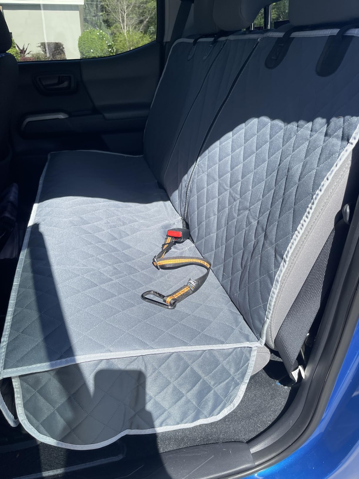 Yuntec Dog Car Seat Cover, Back Seat Cover for Dogs Pet Car Seat Protector Waterproof Bench Car Seat Cover, Non-Slip Rear Seat Cover fits Middle Armrest for Most Cars SUVs Trucks - Black customer photo 1