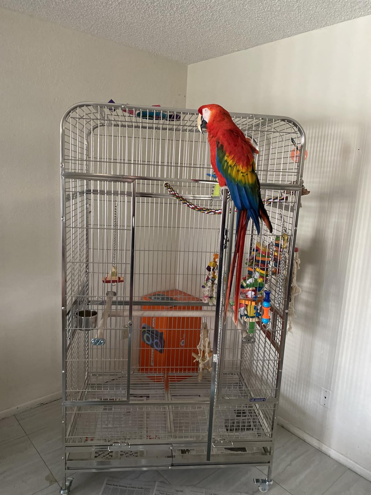 Prevue Pet Products Imperial Extra Large Stainless Bird Cage - Big Birdcage Ideal for Parrots, Cockatoos, Macaws, Included Perch and Cups, Durable Cage with Wheels - Gray, Extra Large customer photo 1