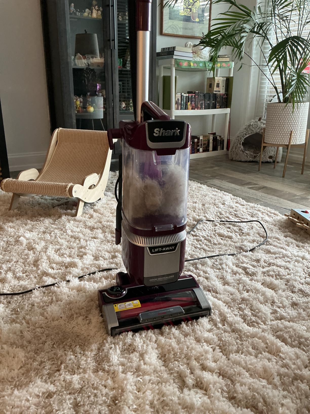 Shark LA702 Rotator Pet Lift-Away ADV Upright Vacuum with DuoClean PowerFins HairPro & Odor Neutralizer Technology, Wine Purple customer photo 1