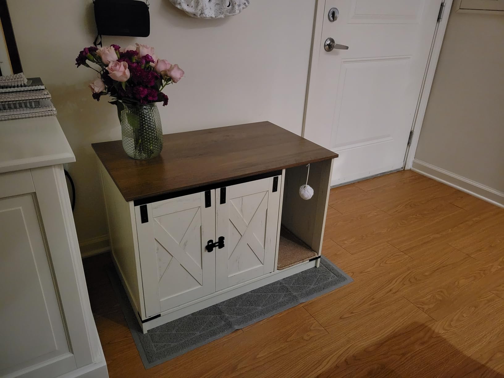 Hzuaneri Cat Litter Box Enclosure, Hidden Litter Box Cabinet Furniture with Bell, Indoor Cats House, Farmhouse Style, 31.5 x 19.7 x 20.9Inches, for Hallway, Bedroom, Rustic Brown and White CB82414X customer photo 1