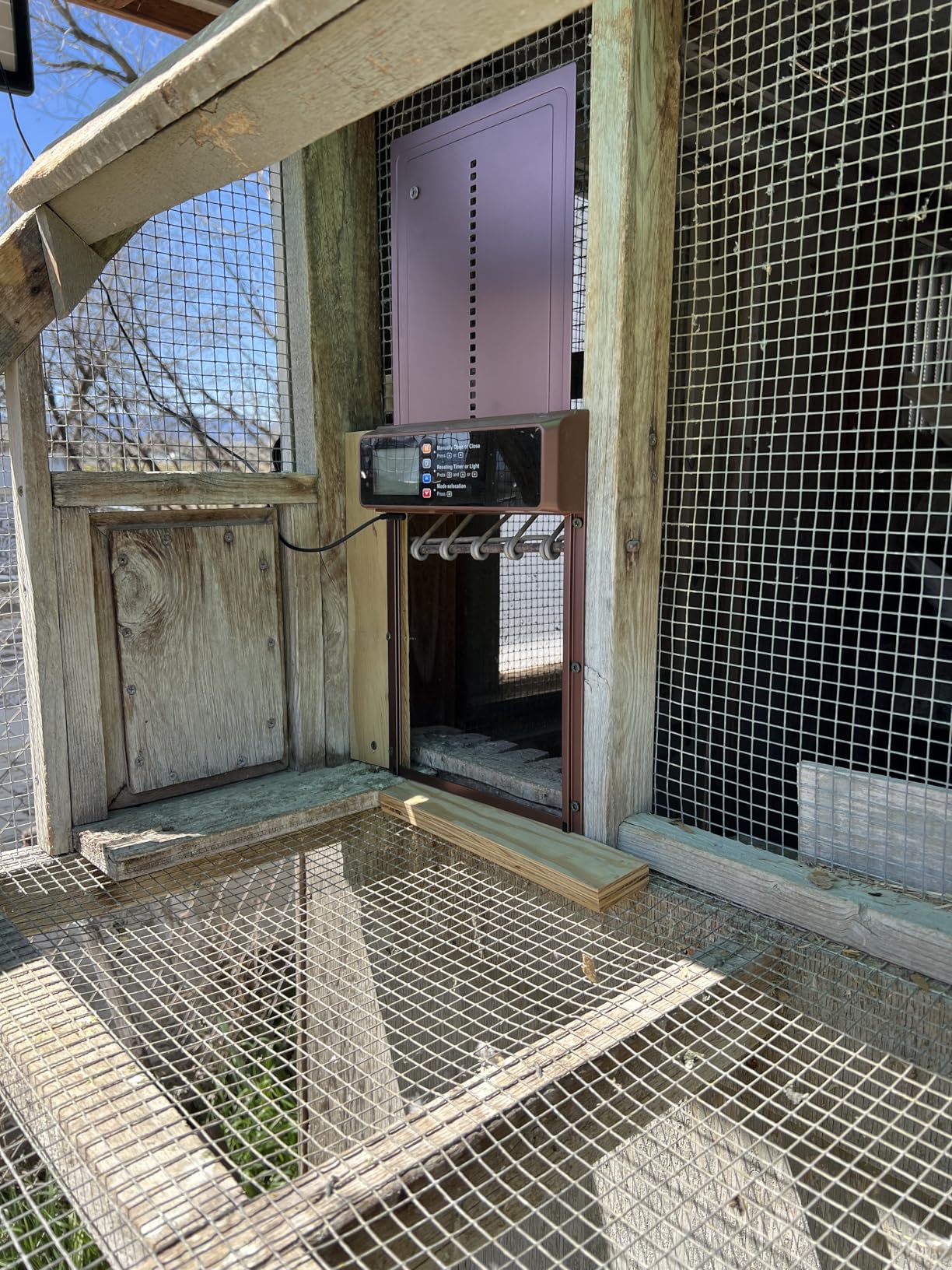 Automatic Chicken Coop Door Solar Powered, LCD Display Automatic Chicken Door with Timer & Light Sensor Mix 4Modes, Aluminum Alloy Chicken Door, Range 20M Remote Control Solar Chicken Coop Door customer photo 1