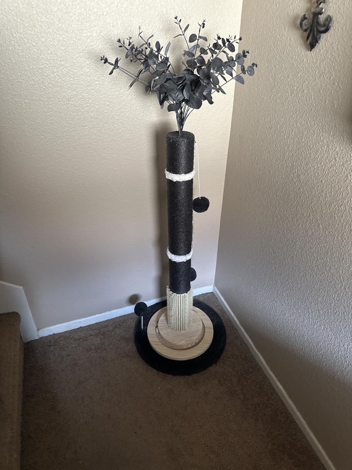45'' Tall Cat Scratching Post, Heavy Duty for Indoor Large Cats with 3.5Inch Diameter Natural Sisal Rope Post customer photo 1