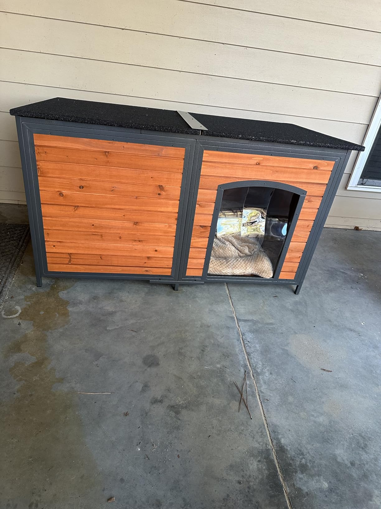 FunXplore Dog House Outdoor Weatherproof 43.3