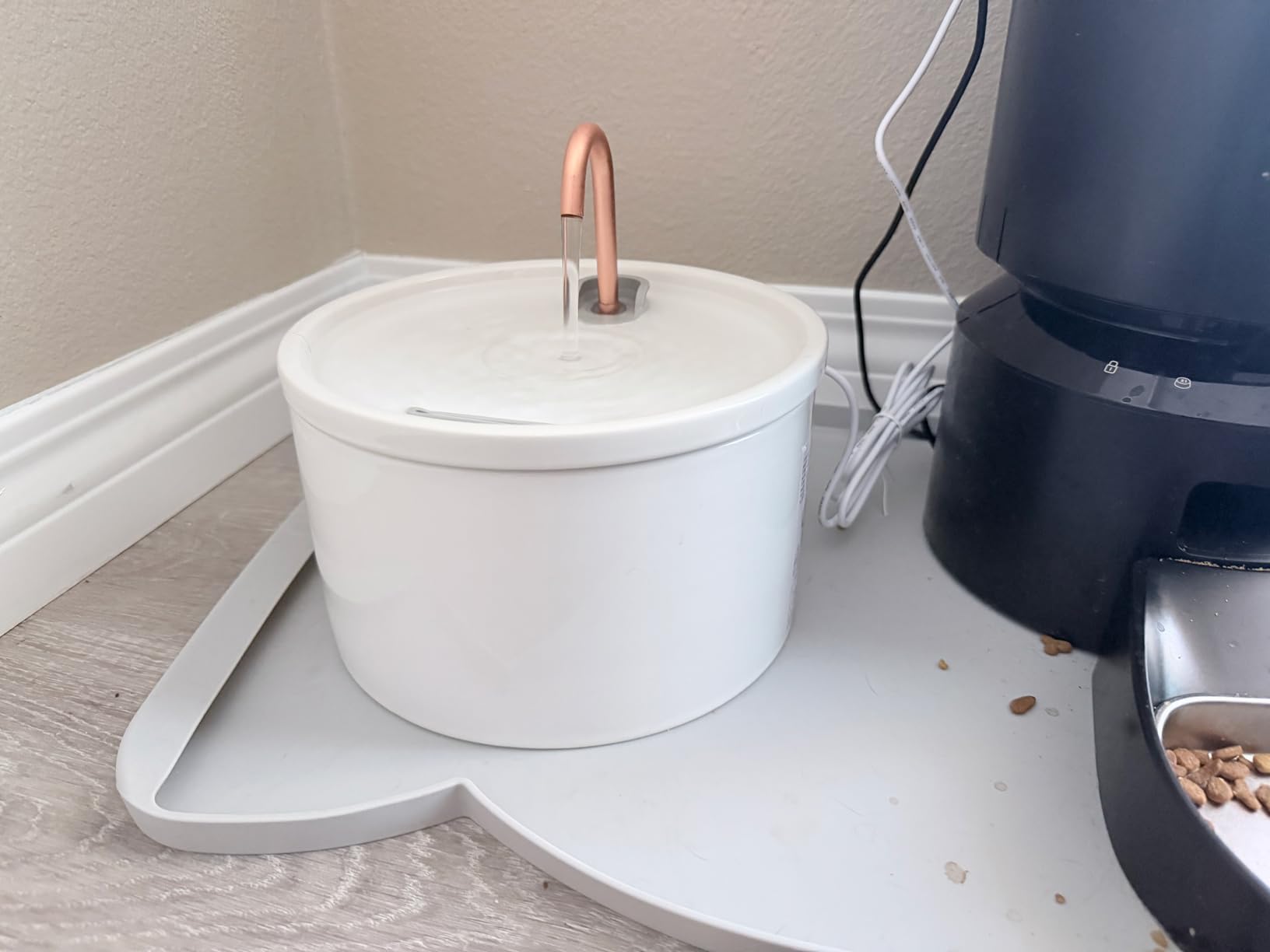MISFANS Ceramic Cat Water Fountain - 2.1L/71oz - All-Ceramic Body & Pure Copper Water Spout customer photo 1