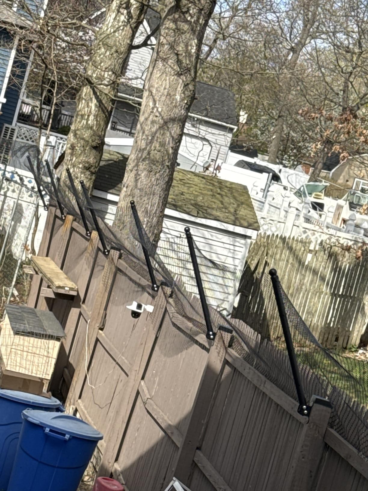 Cat Fence Retrofit System - Curved Fence Extension for Existing Outdoor Fences, Includes Galvanized Steel Extenders and Poly Mesh for Wood, Chain Link, Metal, Brick, & Vinyl Fences (50ft kit) customer photo 1