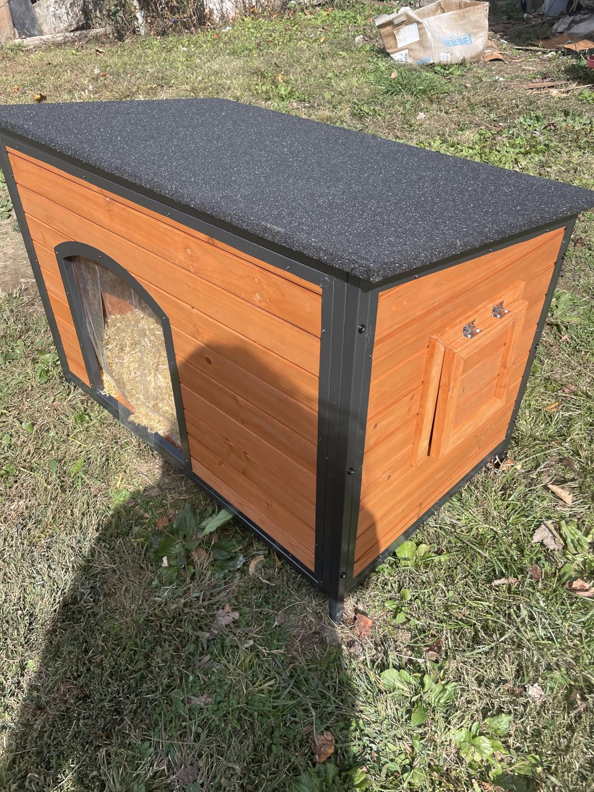 FunXplore Dog House Outdoor Insulated 34.3