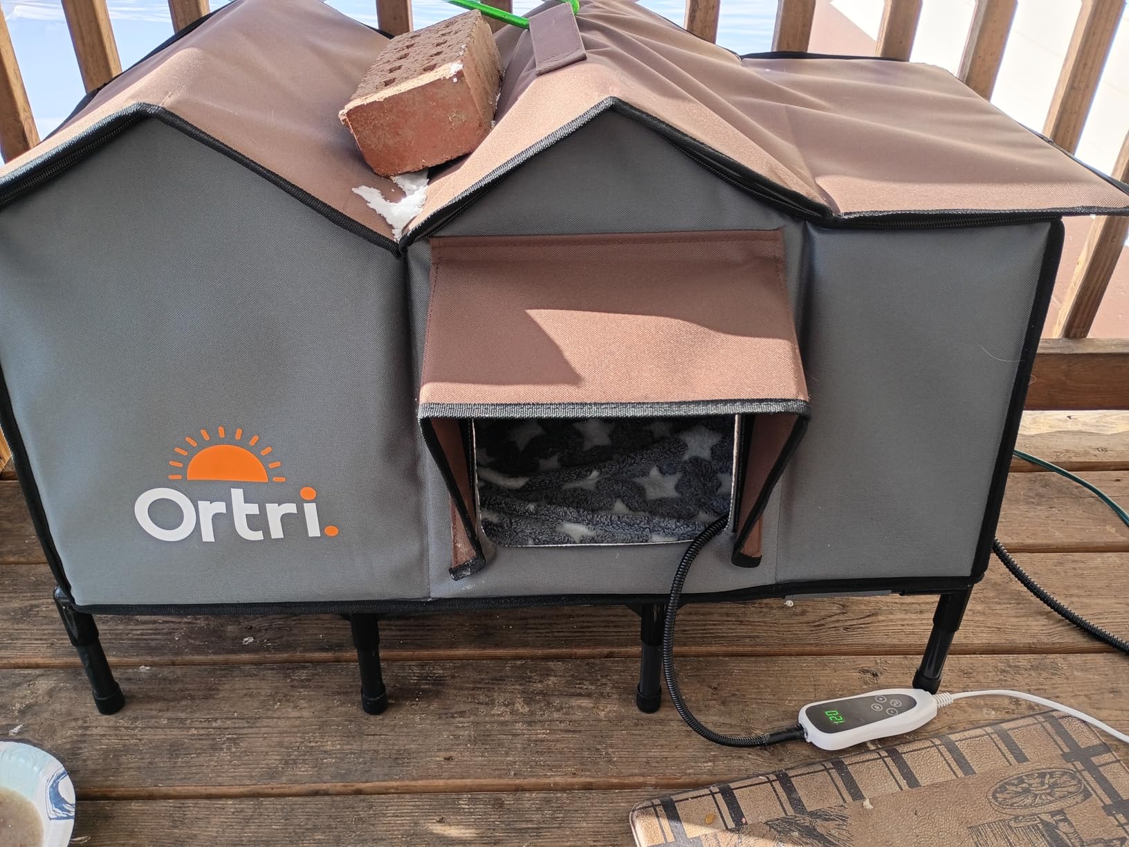 Outdoor Heated Cat House for Outside: Winter Insulated Weatherproof 30