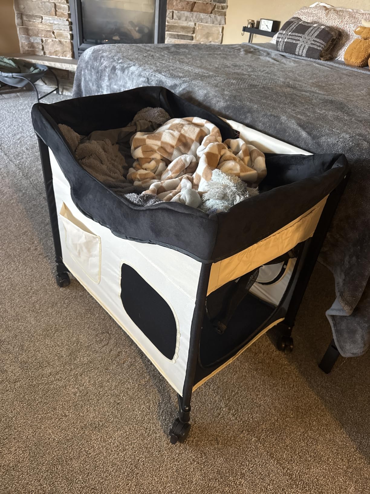 VEVOR Bedside Lounge Pet Bed, Foldable Bunk Dog Bed with 600D Oxford Cloth and Dutch Velvet, Portable Raised Cot with Wheels, Side Storage Bags, and Carry Bag for Cats & Dogs, L, Beige customer photo 2