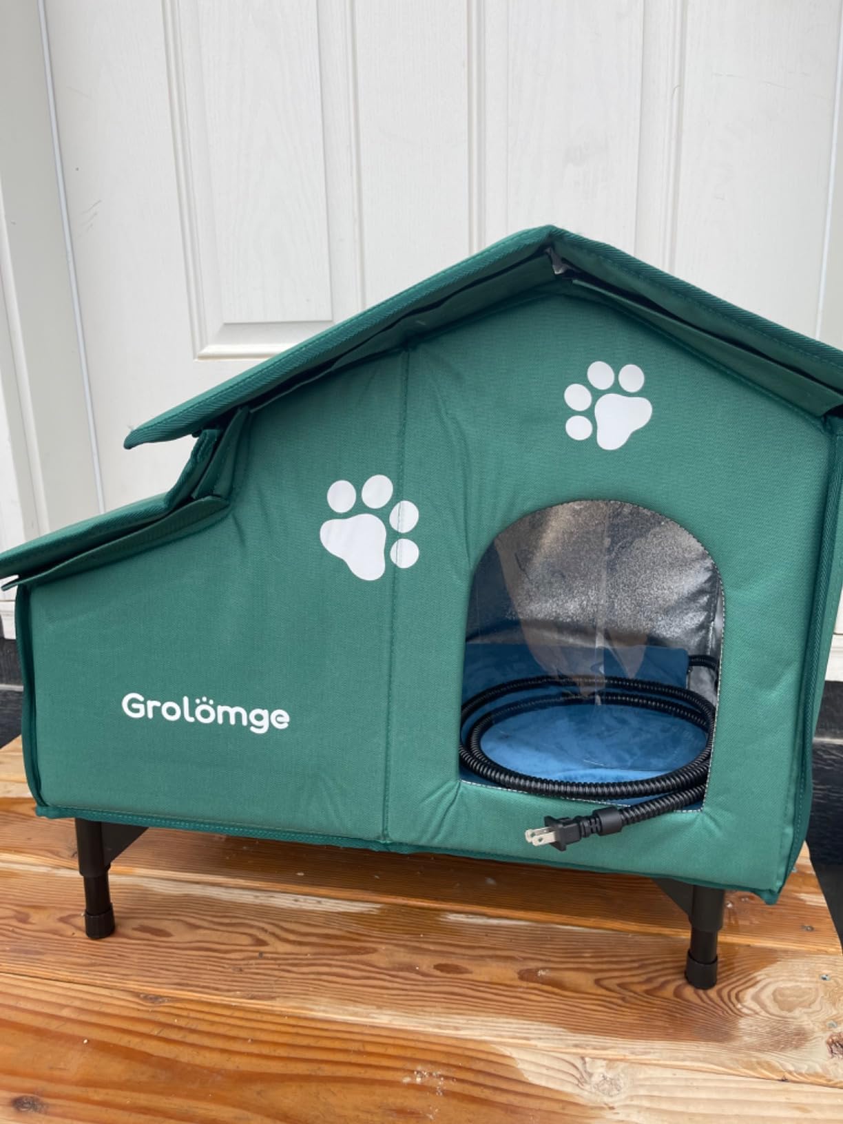 Large Outdoor Heated Cat House for Multiple Cats, Weatherproof Insulated Spire Roof Shelter customer photo 2