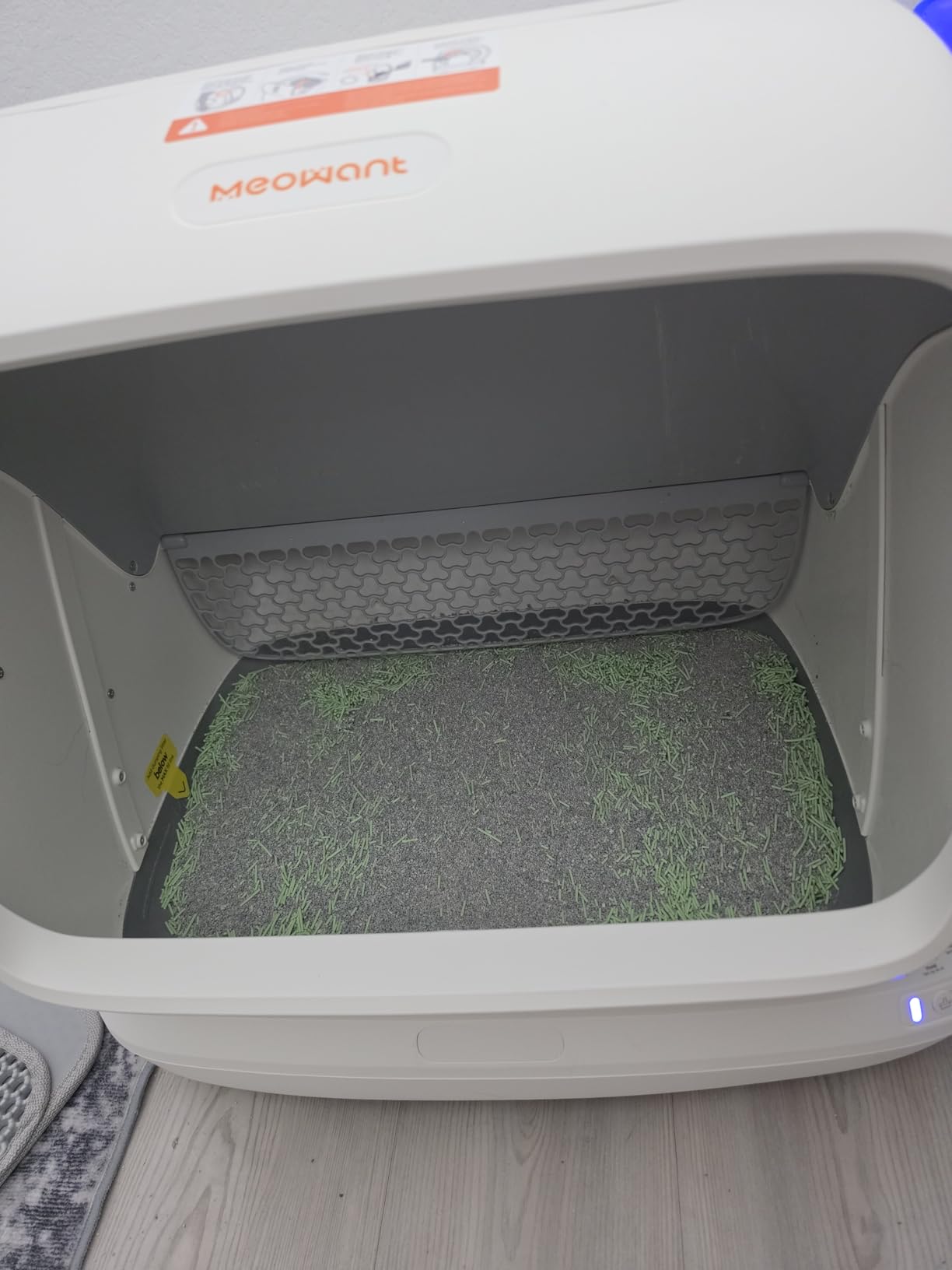 MeoWant Self-Cleaning Cat Litter Box, 106L Extra-Large Space Low Entrance Automatic Cat Litter Box for Multiple Cats, Safety Sensor, Anti-Pinch, APP Control, Odor Free with Mat & Liner customer photo 1