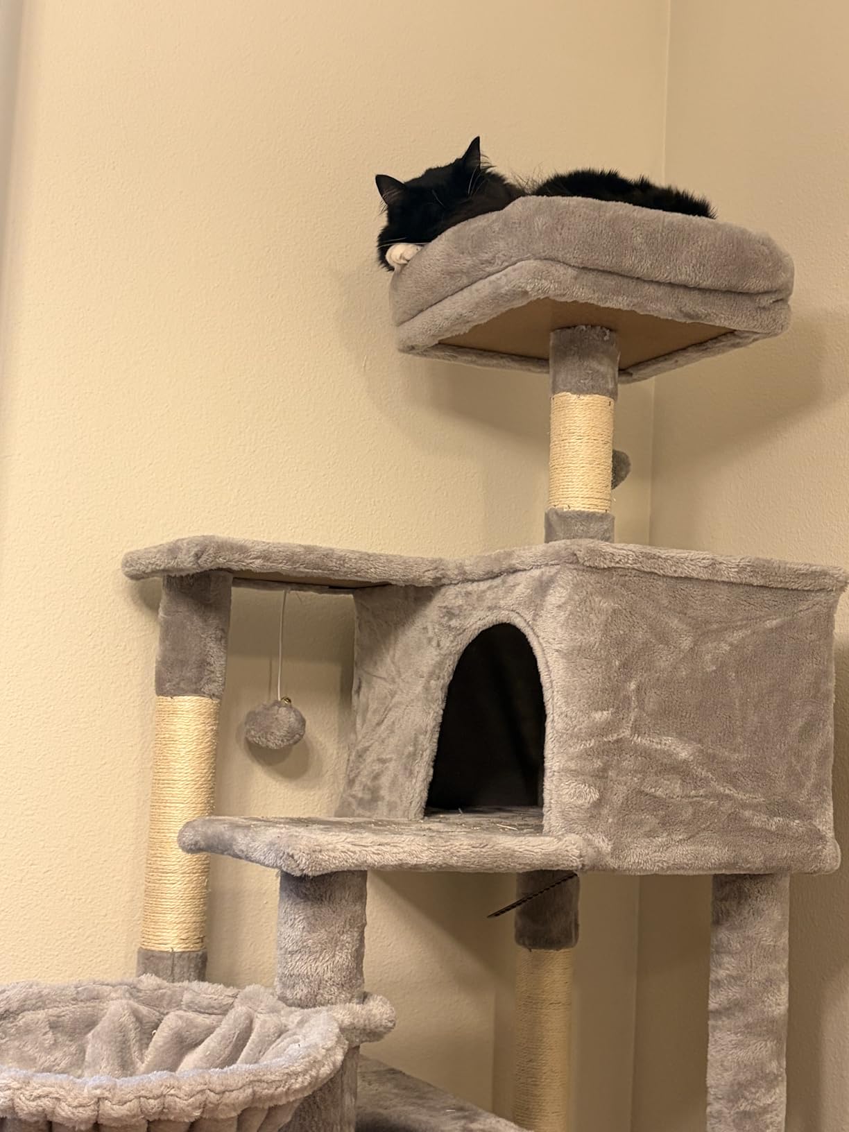 Sweetcrispy 44 Inch Cat Tree Tower, Cat Climbing Tower with Natural Sisal Scratching Posts, Hammock, Pet Condo for Indoor Cats and Kittens Play, Beige customer photo 1