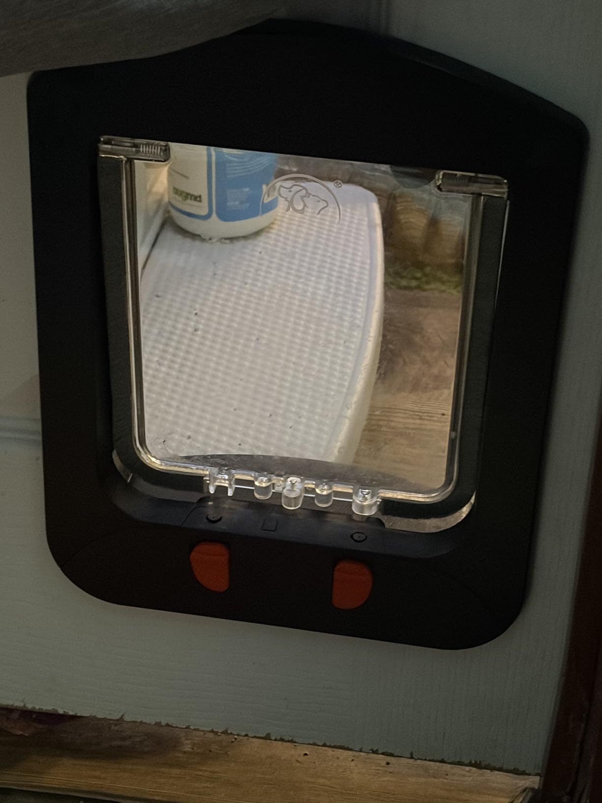 HIDROSIL Cat Door with Collar Sensor, Cat Door with Magnetic Keys and 2 Sensor Keys, White Frame 11.5 x 9 x 1.5 inches customer photo 2