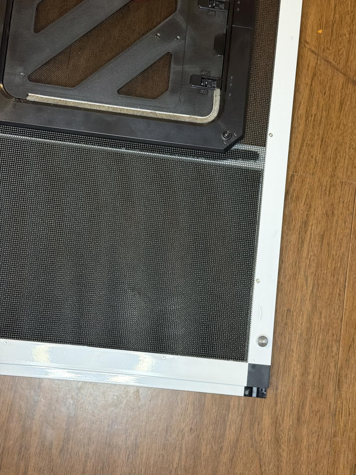 Vertical Ventilated Cat Door for Window, Fits 31