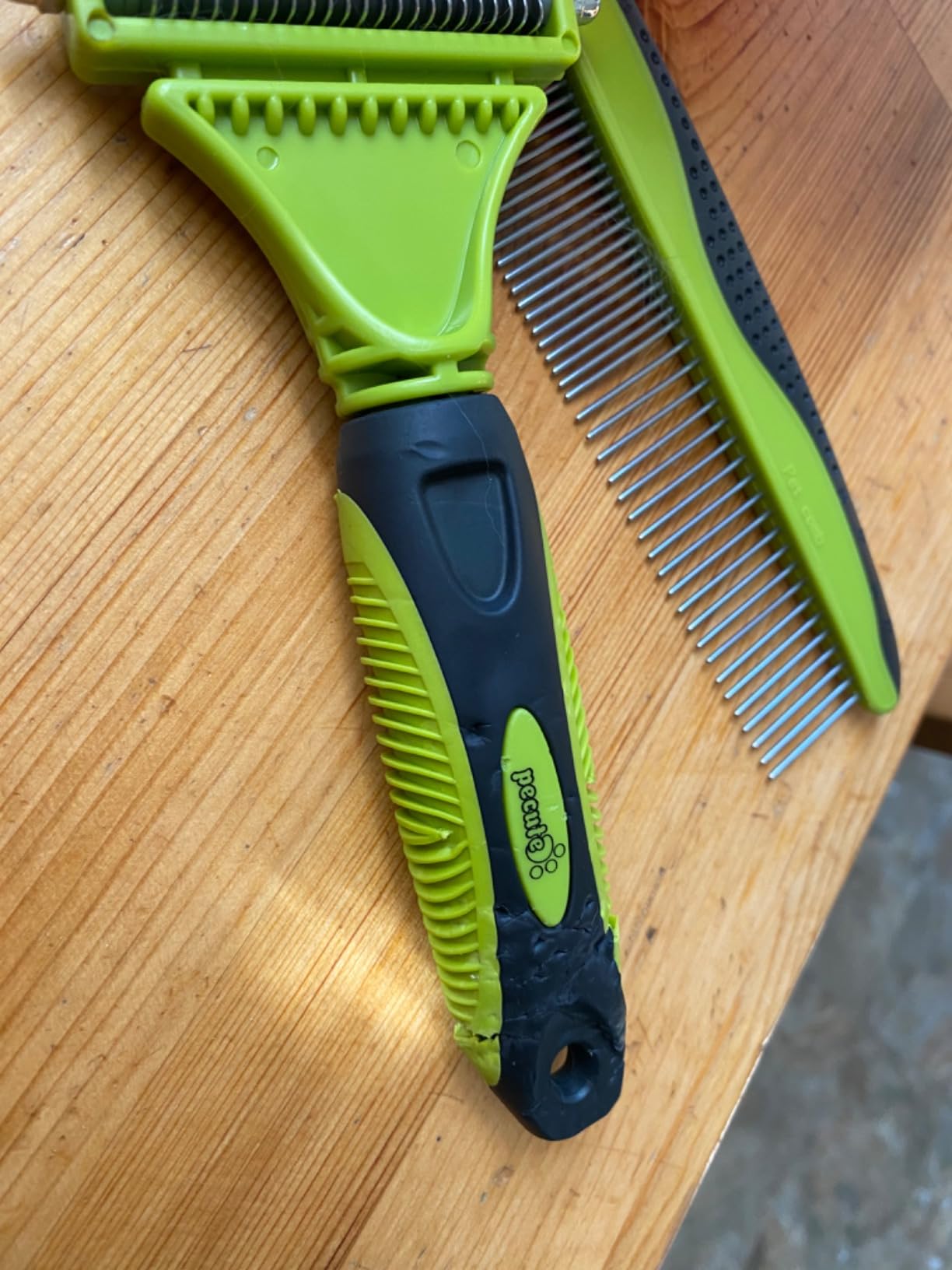Pecute Self-Cleaning Undercoat Rake for Dogs and Cats, 304 Stainless Steel Dematting Deshedding Tool Combo, Deshedding Brush for Thick Double Coats, Long Hair with Dense Undercoats, Heavy Shedding customer photo 2