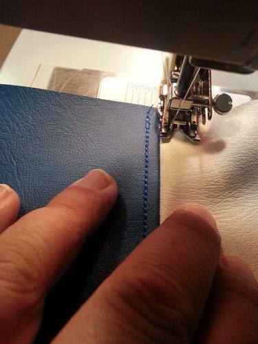SINGER 4423 High Speed Heavy Duty Sewing Machine with Accessory Kit, 23 Built-In Stitches, 50% More Power for Denim and Canvas, 1100 Stitches/Min, Metal Frame, 1-Step Buttonhole customer photo 1