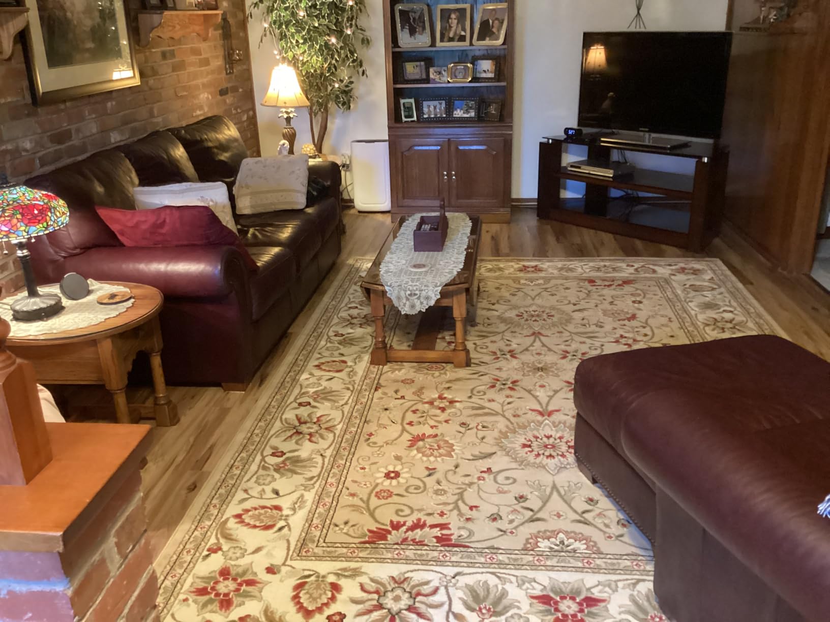 SAFAVIEH Lyndhurst Collection 9x12 Area Rug - Beige & Ivory, Traditional Oriental Design, Non-Shedding customer photo 2