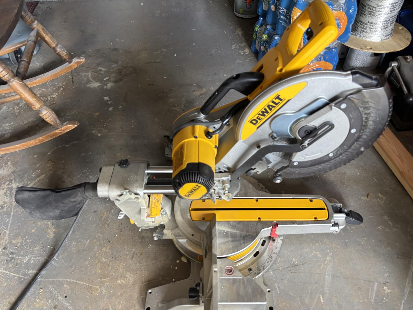 DEWALT 12-inch Double Bevel Sliding Compound Miter Saw with XPS LED Shadow Light System (DWS780) customer photo 1