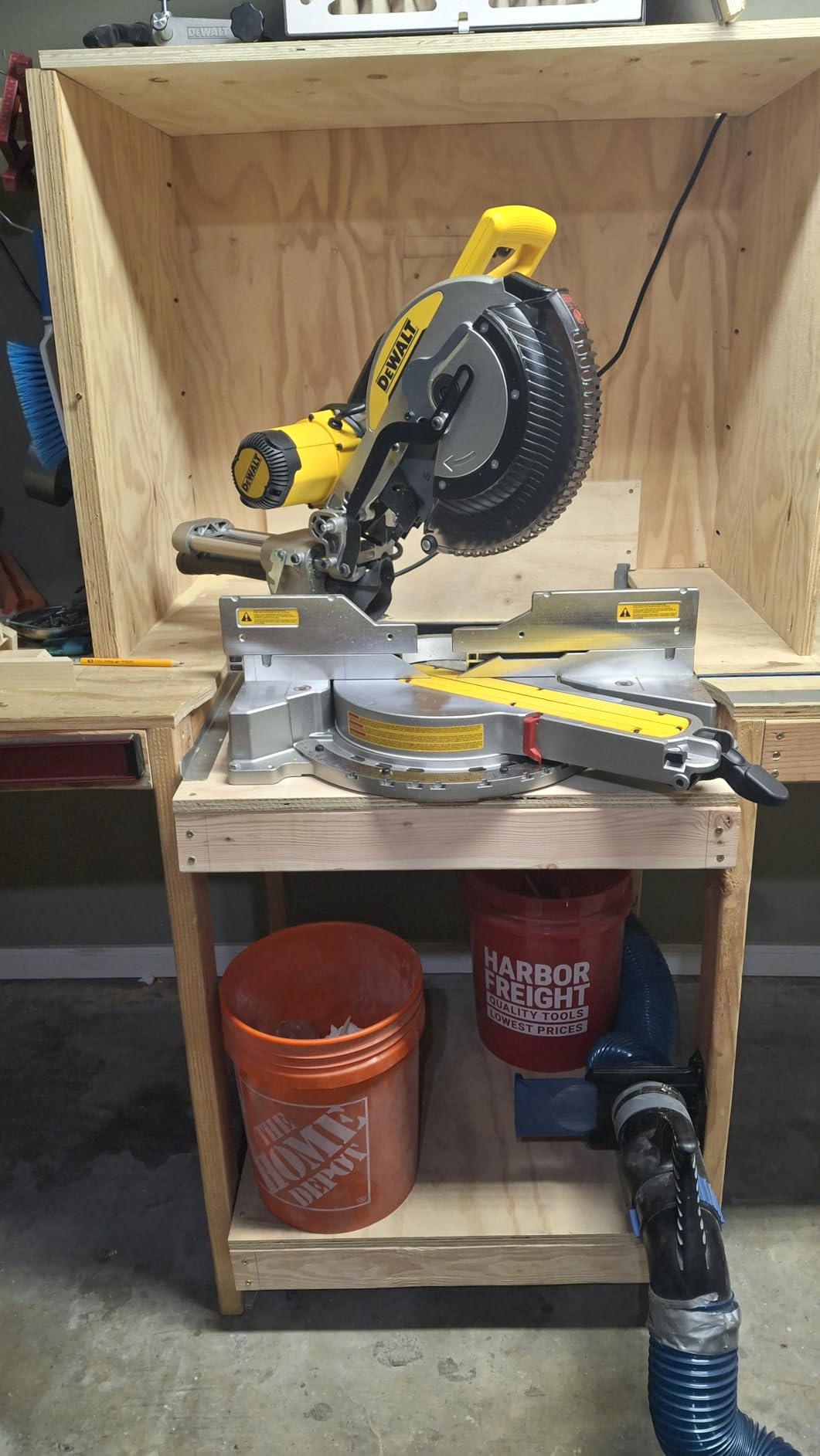 DEWALT 12-inch Double Bevel Sliding Compound Miter Saw with XPS LED Shadow Light System (DWS780) customer photo 2