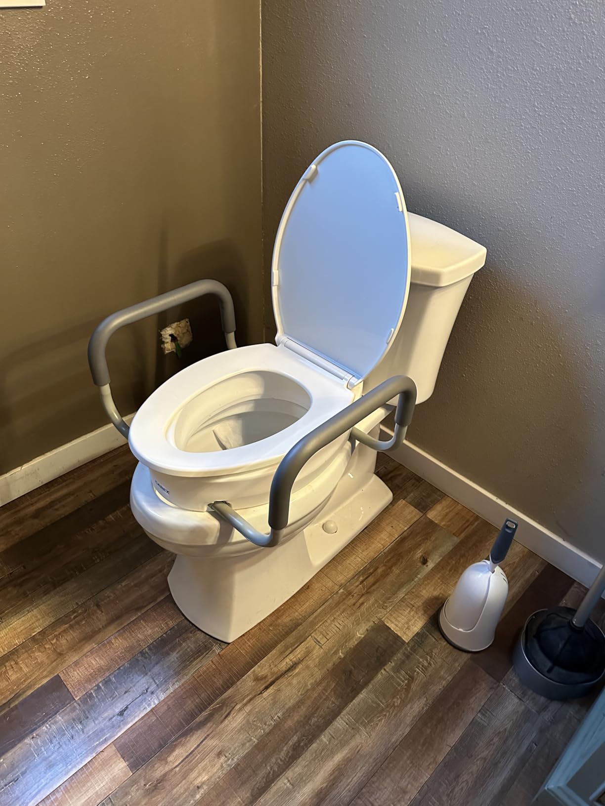 Carex 3.5 Inch Raised Toilet Seat with Arms, Round Toilet Seat Riser, 300 lbs Capacity, Elevating and Raising Seat for Elderly and Handicap, Universal, Slip-Resistant with Padded Handles, White customer photo 1