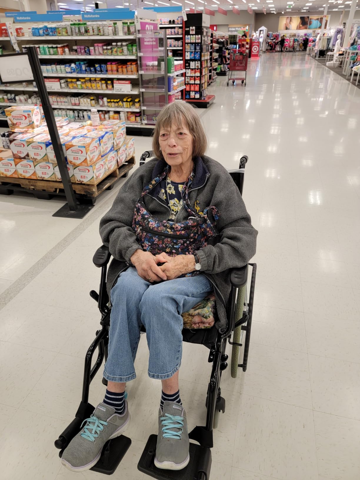 Karman 24 pounds LT-980 Ultra Lightweight Wheelchair, Black customer photo 1