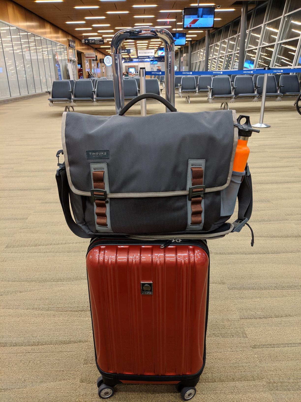 DELSEY PARIS Helium Aero Hardside Expandable Luggage with Spinner Wheels, Blue Cobalt, Checked-Large 28 Inch customer photo 1