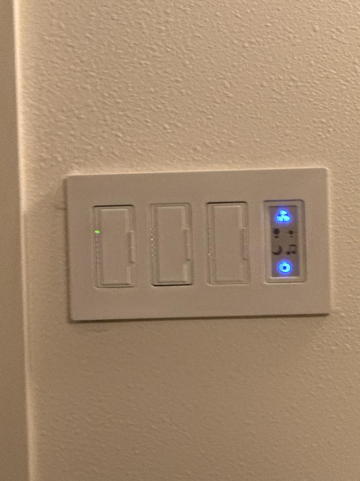 Lutron Maestro LED+ Dimmer Switch for Dimmable LED, Halogen and Incandescent Bulbs, 150W/Single-Pole or Multi-Location, MACL-153M-WH, White customer photo 2