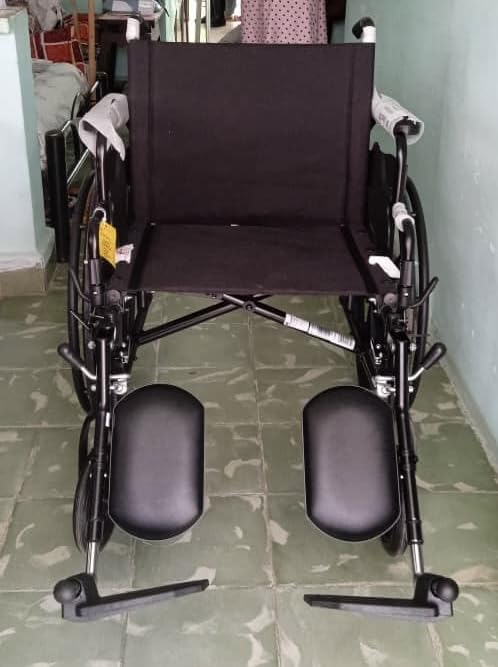 Medline Lightweight Wheelchair for Adults With Swing-Back, Desk-Length Arms, Elevating Leg Rests; 20