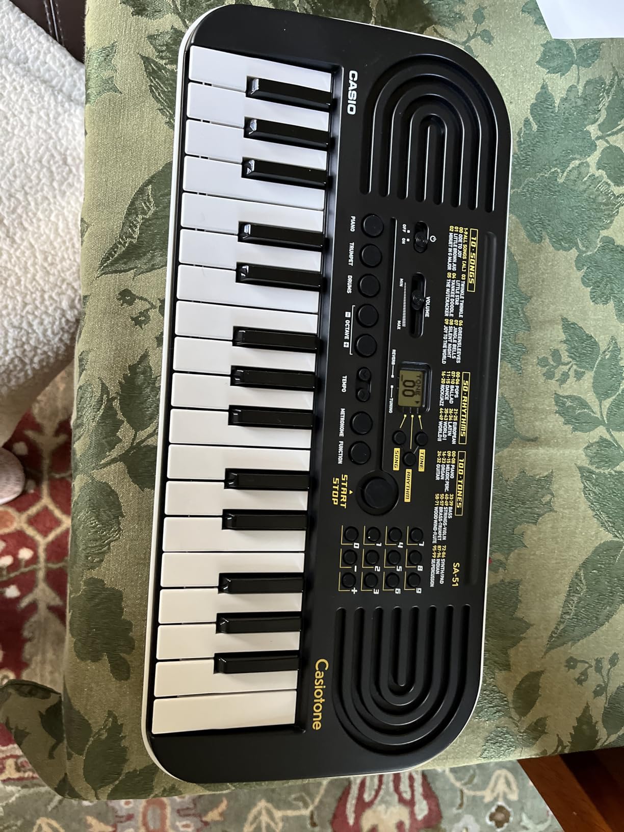 Casiotone SA-51 - 32-Key Compact Digital Keyboard | Portable Electronic Piano with 100 Tones, 50 Rhythms & Built-In Songs | Battery Powered customer photo 1