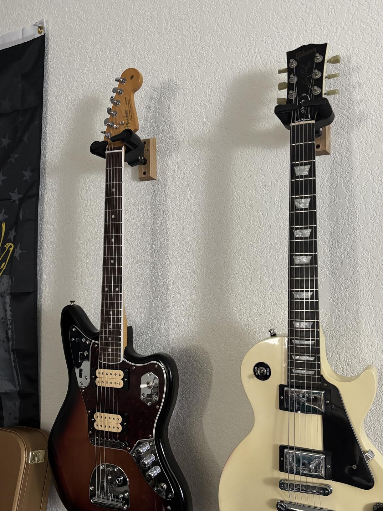 Fender Kurt Cobain Jaguar Electric Guitar, 3-Color Sunburst, Rosewood Fingerboard - DiMarzio DP100/DP103 Humbuckers, Hardshell Case Included customer photo 1