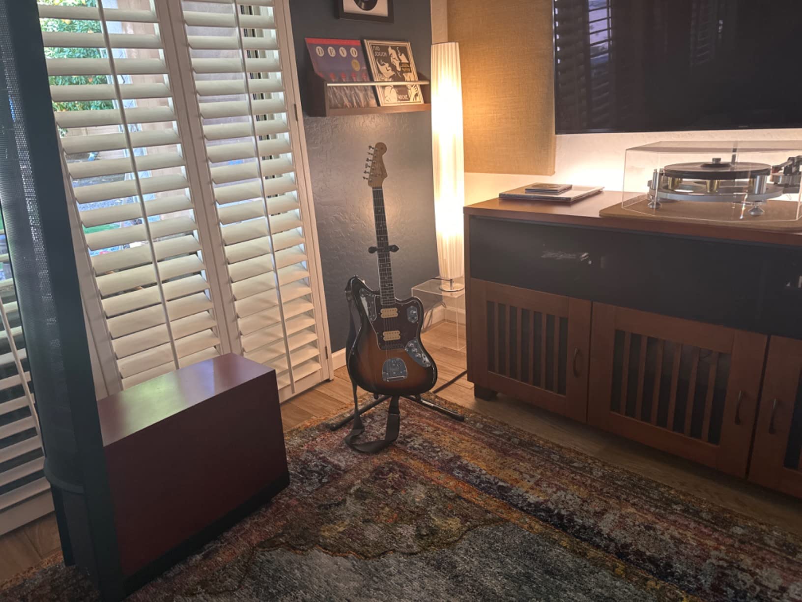 Fender Kurt Cobain Jaguar Electric Guitar, 3-Color Sunburst, Rosewood Fingerboard - DiMarzio DP100/DP103 Humbuckers, Hardshell Case Included customer photo 2