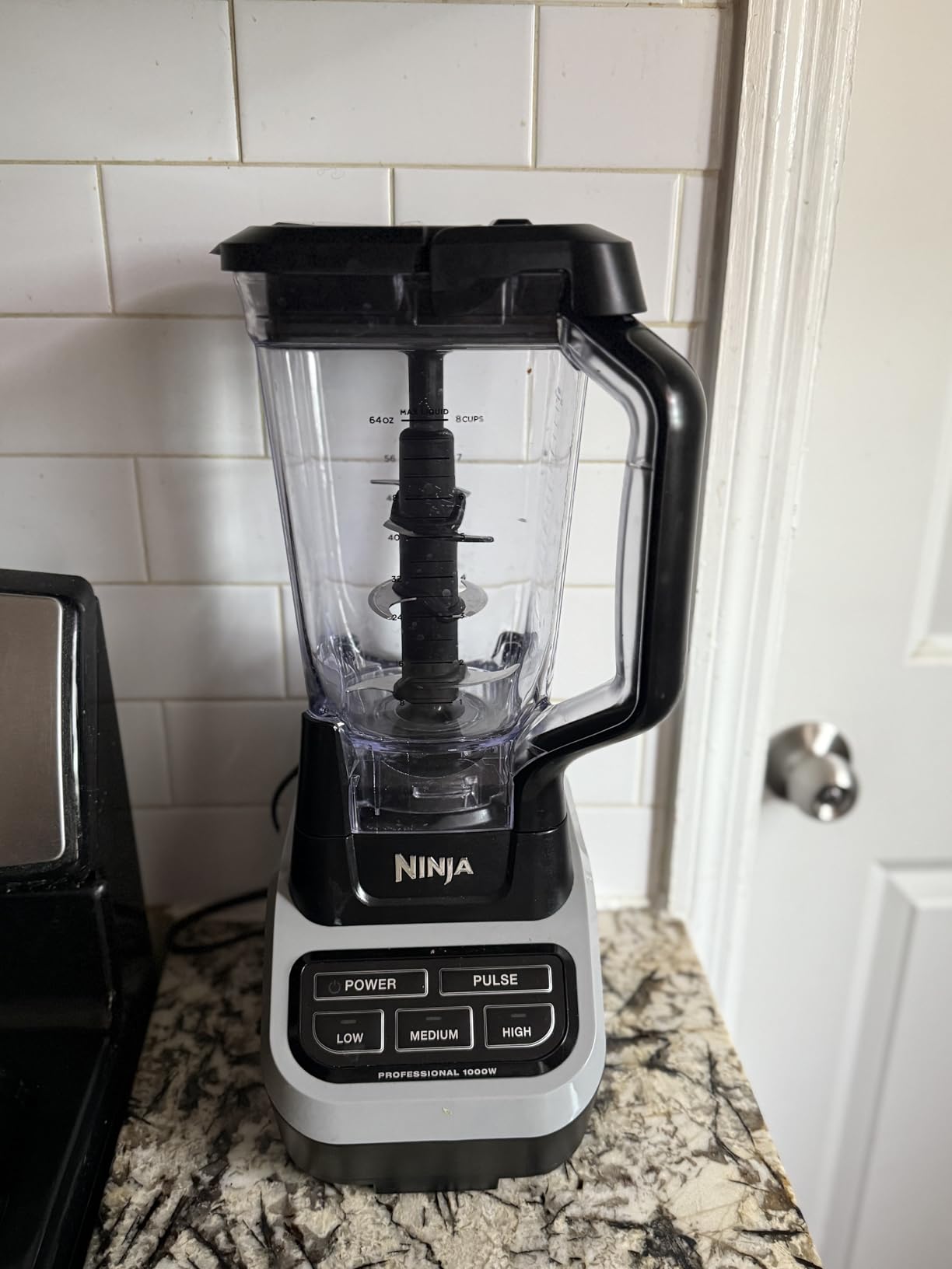 Ninja Professional Blender, Smoothie Blending, Drink Mixer, Grinder, Ice Crusher, Frozen Fruit Blending, 1000W Power, Total Crushing Technology, XL 72-oz. Pitcher, Black & Grey, BL610 customer photo 2