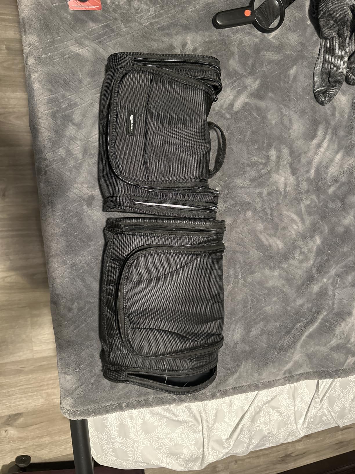 Amazon Essentials Spacious Toiletry Bag, Hanging Cosmetic Dopp Kit with Multiple Compartments, Durable Polyester, Large Capacity Storage, Compact Design, Black (Previously Amazon Basics) customer photo 1