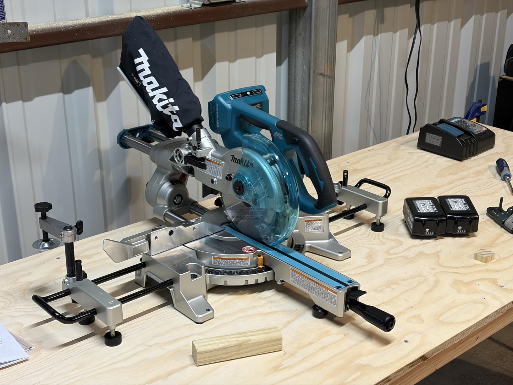 Makita XSL02Z 18V X2 LXT Lithium-Ion Brushless Cordless 7-1/2